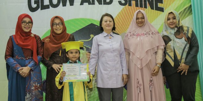 Hadiri Wisuda Sekolah Bunga  Matahari  Dyah Erti Bentuklah 