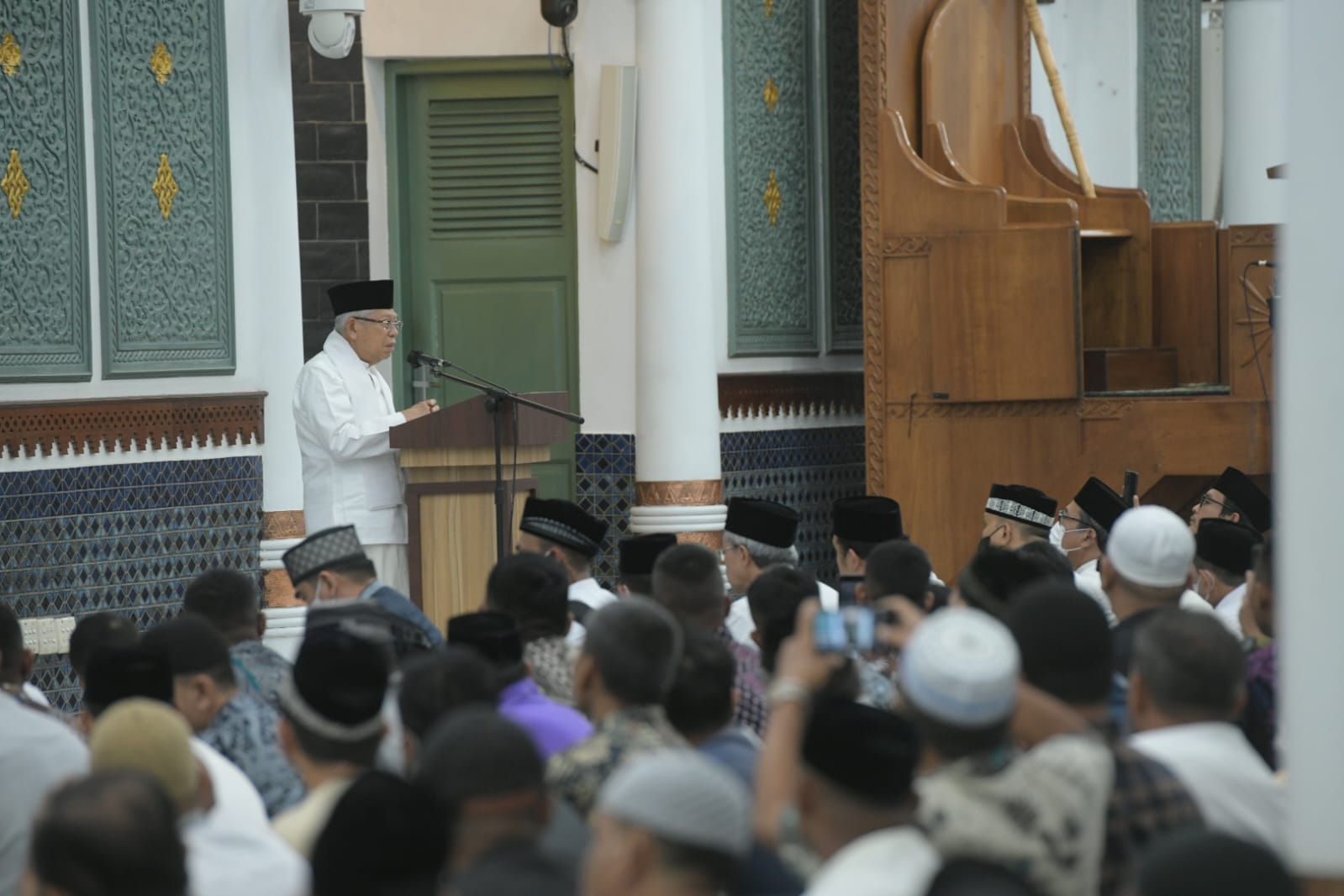 Wakil Presiden RI, K.H. Ma'ruf Amin, saat menyampaikan Tausiah ba'da Isya di Masjid Raya Baiturrahman, Banda Aceh, Rabu (29/3/2023).